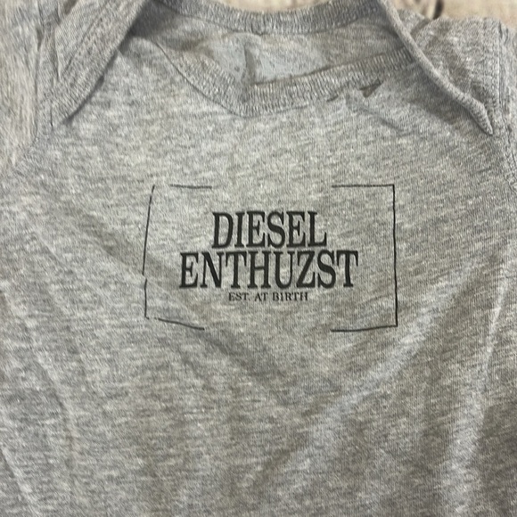 Diesel enthuzst snap tops 2pc NB and 3/6m - Picture 3 of 5